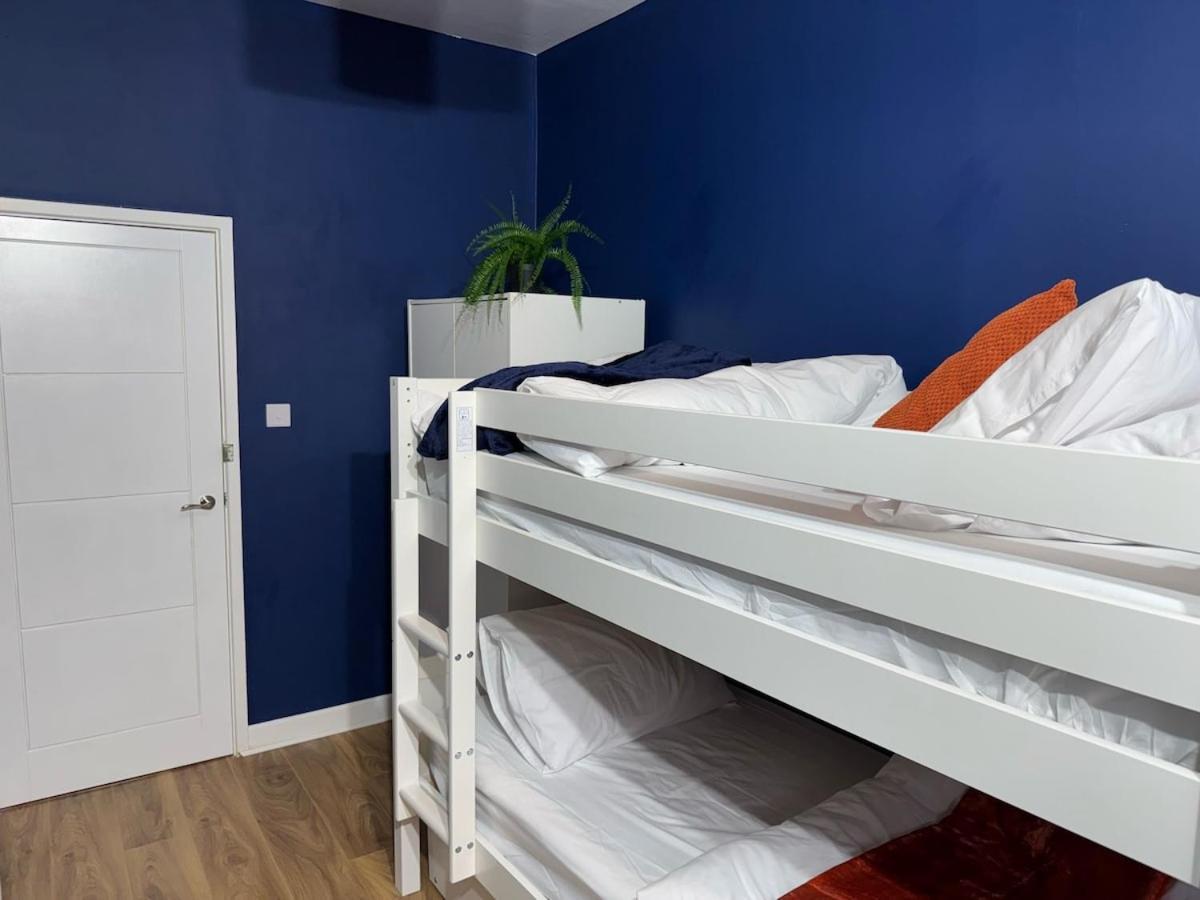Spacious Flat Near To Centre Apartment