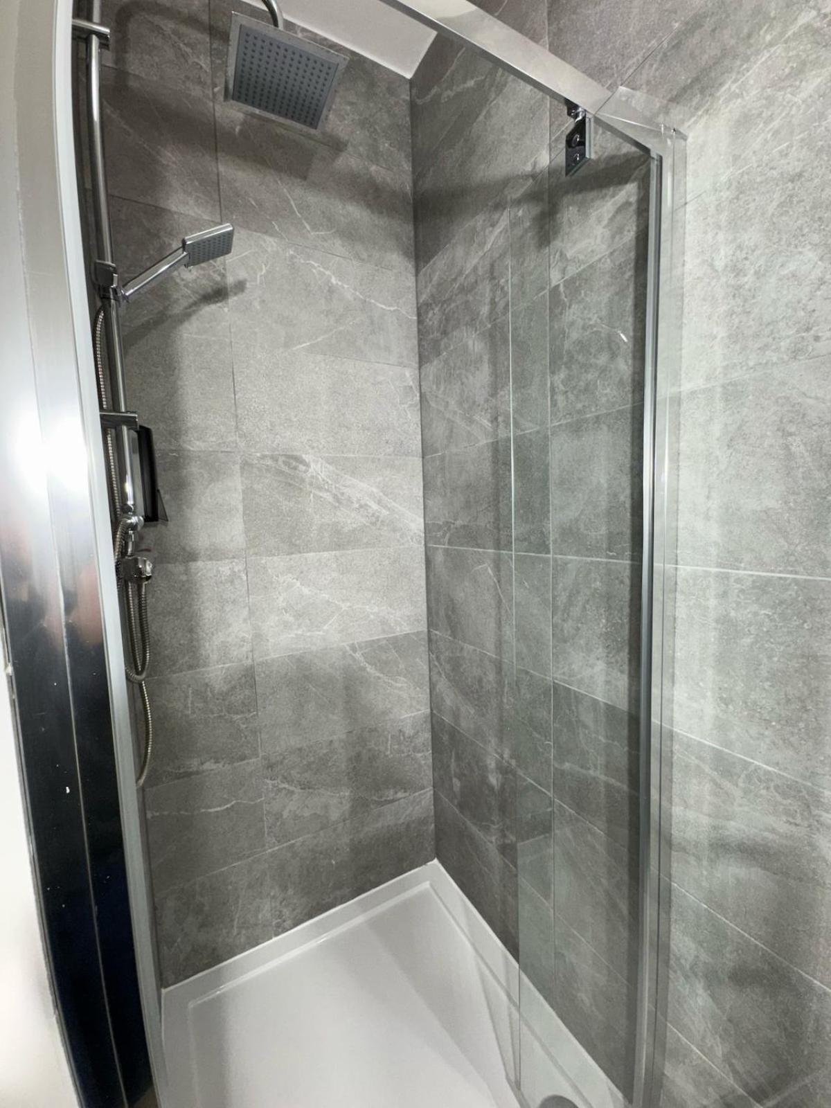 Spacious Flat Near To Centre *