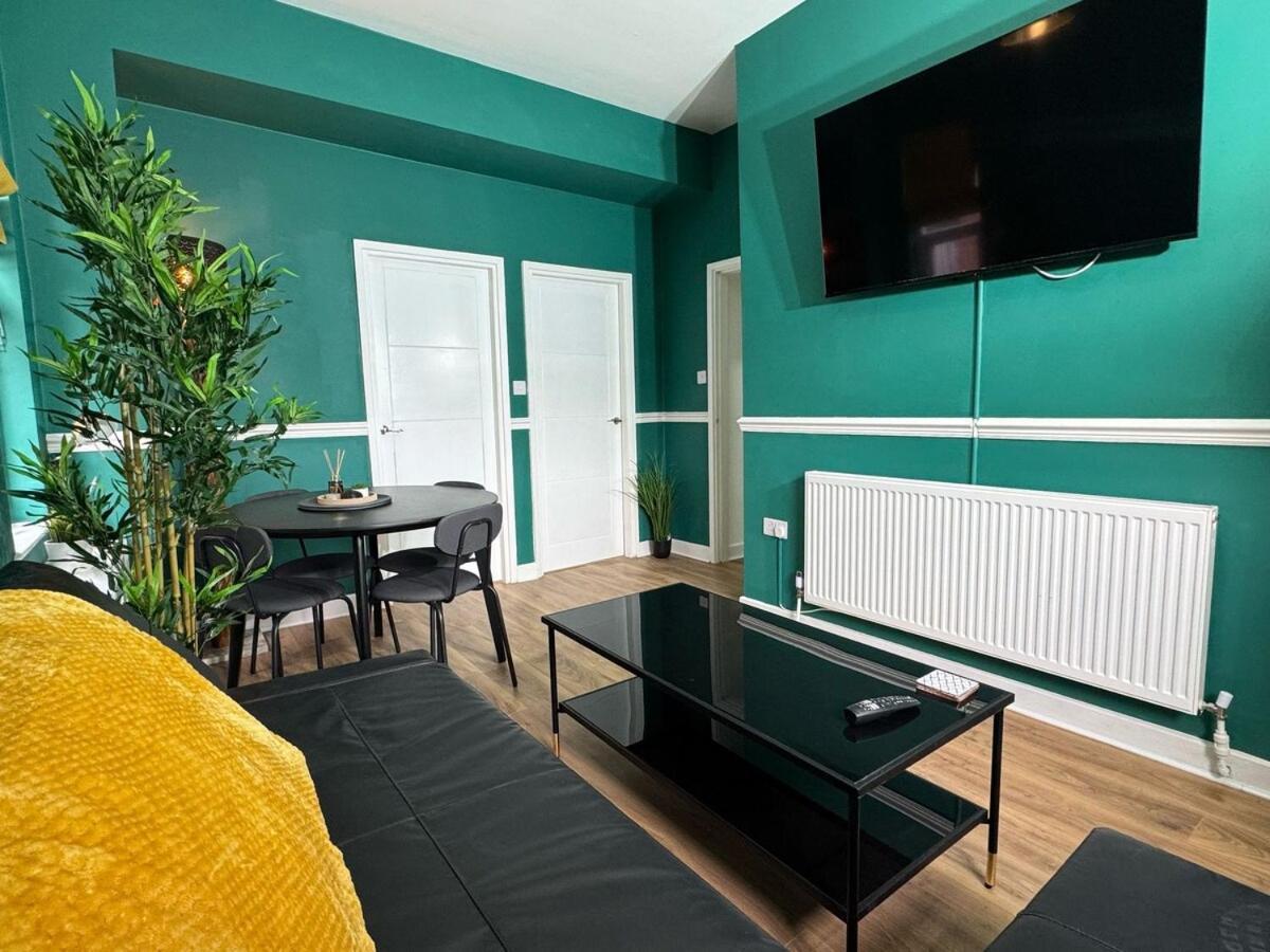 Spacious Flat Near To Centre Apartment